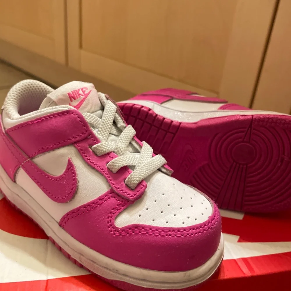 Pink dunks - Picture 3 of 3